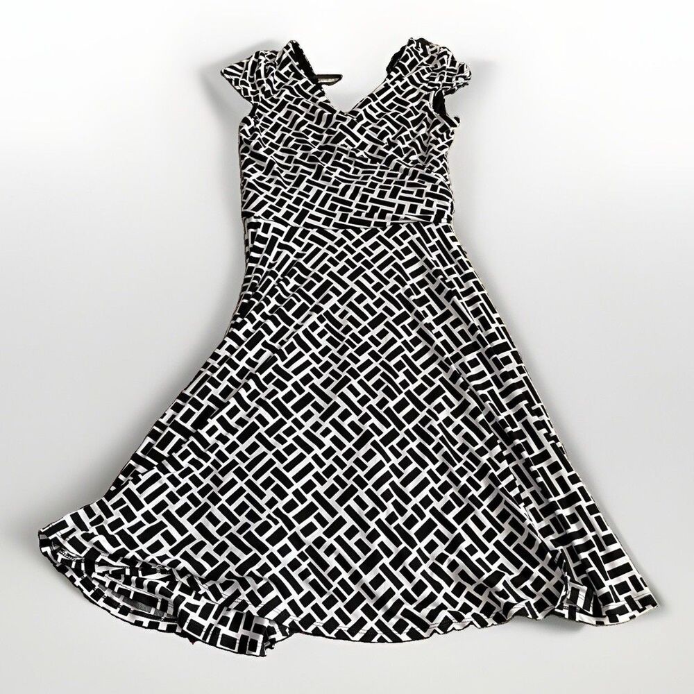 White House Black Market Black White Fit Flare Dress Size 4 Ruched V-Neck